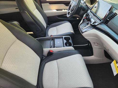 Used 2026 Honda Odyssey Elite image 14