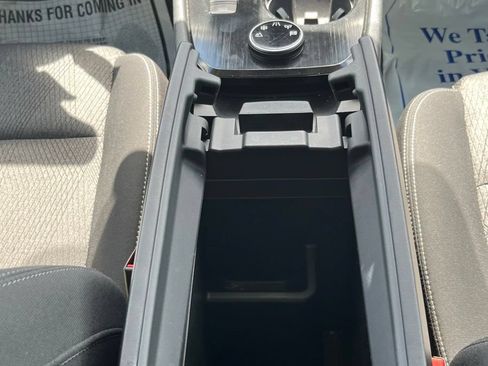 Used 2025 Nissan Rogue SV AWD/4WD image 19