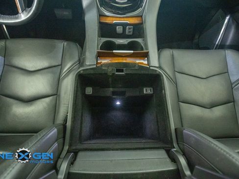 Used 2017 Cadillac Escalade Luxury AWD/4WD image 33