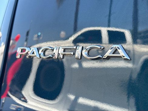 Used 2025 Chrysler Pacifica Select FWD image 41