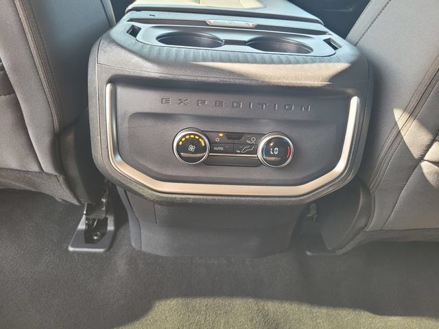 Used 2025 Ford Expedition Active AWD/4WD image 17