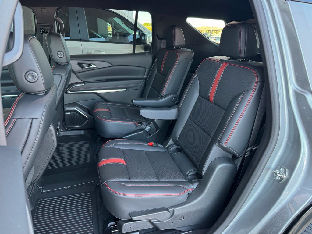 New 2027 Chevrolet Traverse RS w/ LPO, Floor Liner Package FWD image 21