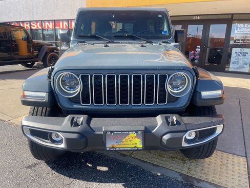 Used 2025 Jeep Wrangler Unlimited Sahara AWD/4WD image 9