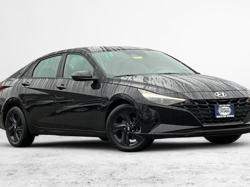 Used 2023 Hyundai Elantra SEL FWD image 2