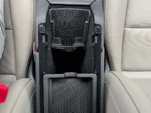 Used 2019 Cadillac XT4 Premium Luxury FWD image 25