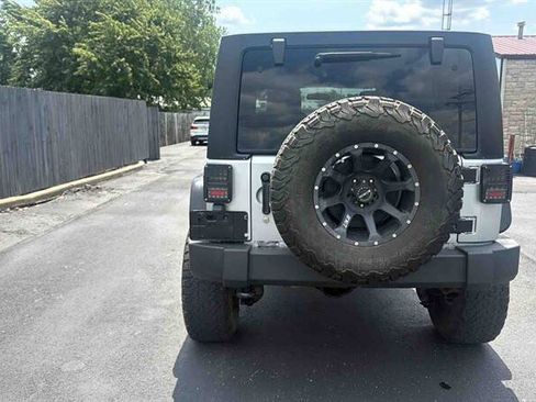 Used 2012 Jeep Wrangler Unlimited Rubicon AWD/4WD image 8