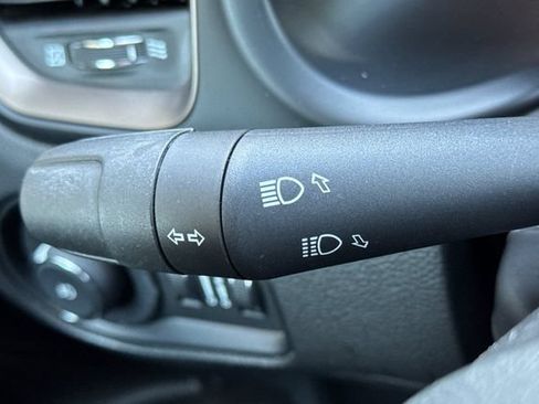 Used 2023 Jeep Renegade Latitude AWD/4WD image 38