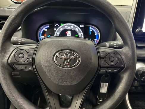 Used 2025 Toyota RAV4 LE AWD/4WD image 25
