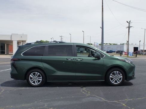Used 2025 Toyota Sienna XLE w/ XLE Plus Package AWD/4WD image 22
