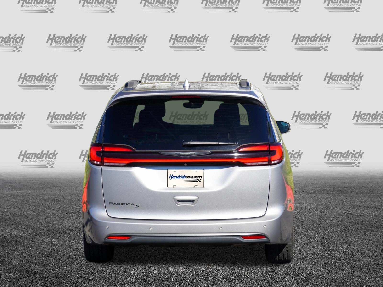 Used 2021 Chrysler Pacifica Touring w/ S Appearance Package FWD image 7