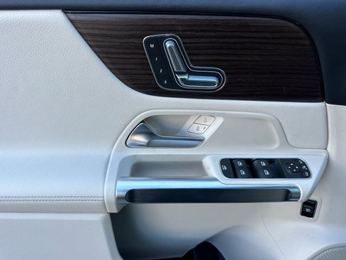 New 2026 Mercedes-Benz GLB 250 image 14