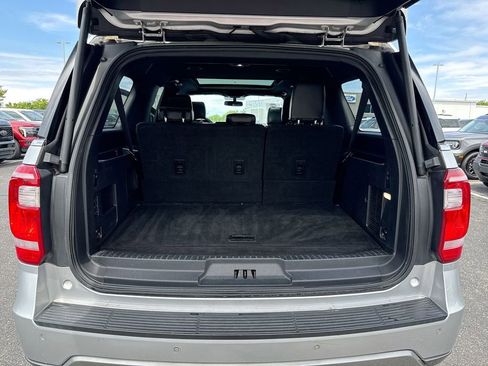 Used 2018 Ford Expedition Max XLT w/ Equipment Group 202A AWD/4WD image 26