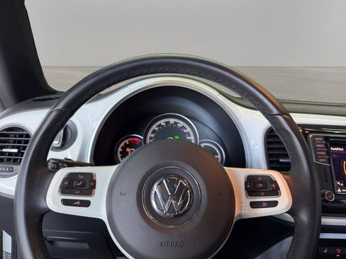 Used 2019 Volkswagen Beetle 2.0T SE FWD image 18