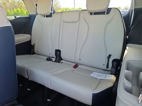 New 2026 Kia Carnival EX FWD image 7