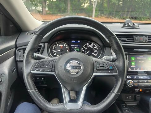 Used 2019 Nissan Rogue SV w/ Premium Package FWD image 5