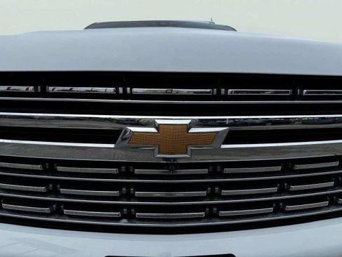 Used 2021 Chevrolet Suburban Premier w/ Premium Package RWD image 14