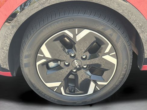 Certified 2024 Kia Niro Wind FWD image 36
