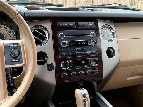 Used 2014 Ford Expedition XLT w/ Equipment Group 202A RWD image 7