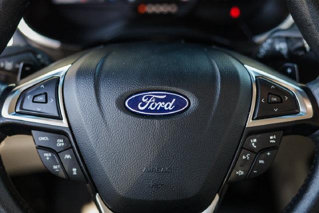 Used 2020 Ford Edge Titanium AWD/4WD image 28