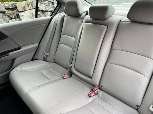 Certified 2017 Honda Accord EX-L image 21