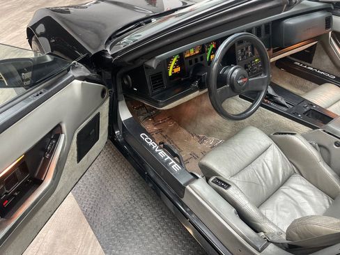 Used 1987 Chevrolet Corvette Convertible image 19