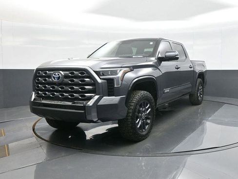 Used 2024 Toyota Tundra Platinum AWD/4WD image 3