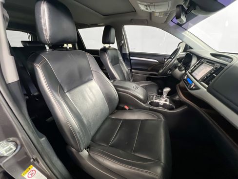 Used 2019 Toyota Highlander XLE image 31
