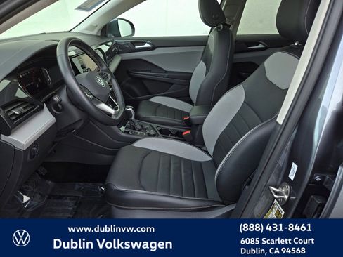 Certified 2022 Volkswagen Taos SEL w/ Panoramic Sunroof Package image 17