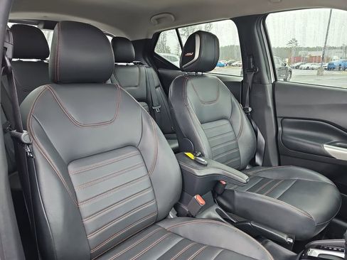 Used 2020 Nissan Kicks SR w/ SR Premium Package image 12