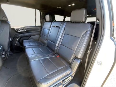 Used 2024 Chevrolet Suburban LT image 16