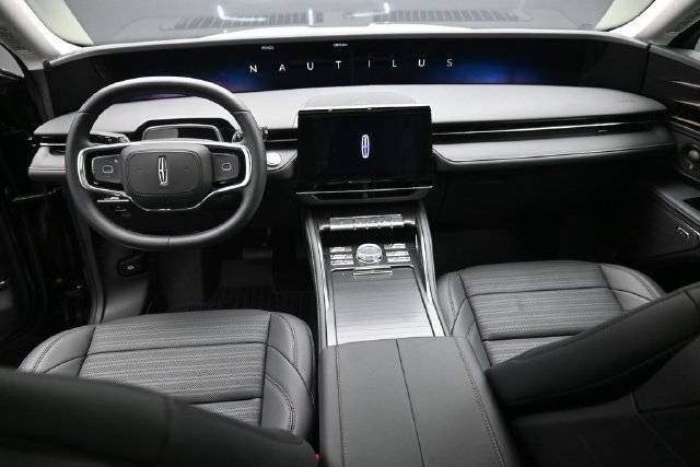 Certified 2026 Lincoln Nautilus Reserve w/ Jet Appearance Package AWD/4WD image 22