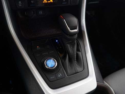 Used 2025 Toyota RAV4 Limited image 23