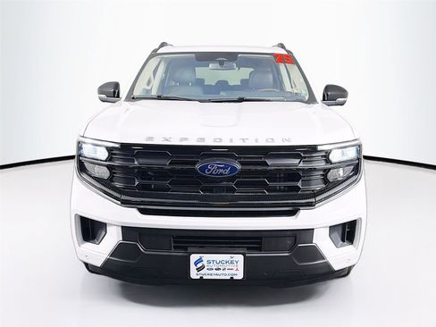 Used 2025 Ford Expedition Active AWD/4WD image 2