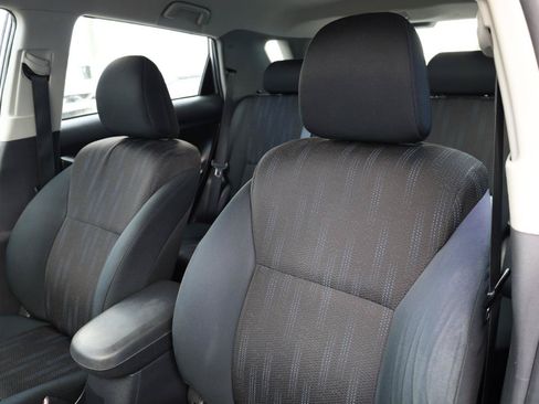 Used 2011 Toyota Matrix FWD image 6