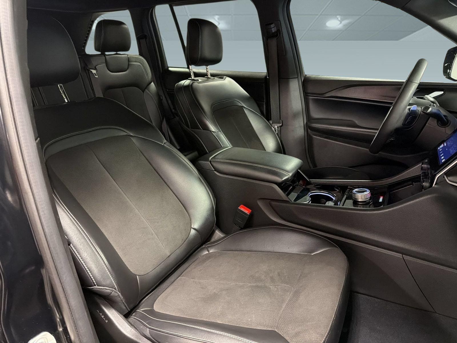 Used 2023 Jeep Grand Cherokee Altitude AWD/4WD image 26