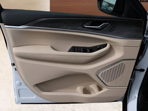 New 2026 Jeep Grand Cherokee Limited RWD image 10