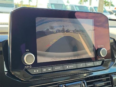 Certified 2025 Nissan Pathfinder SV image 30