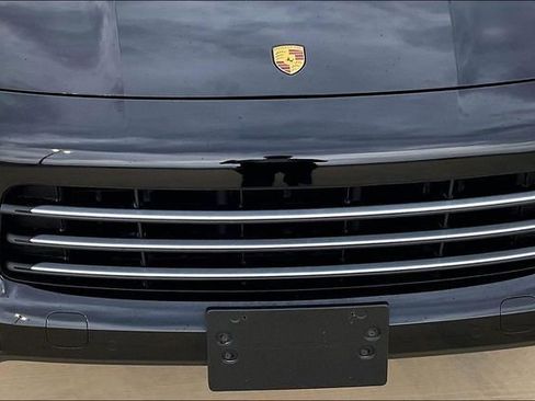 Used 2022 Porsche Cayenne AWD/4WD image 32