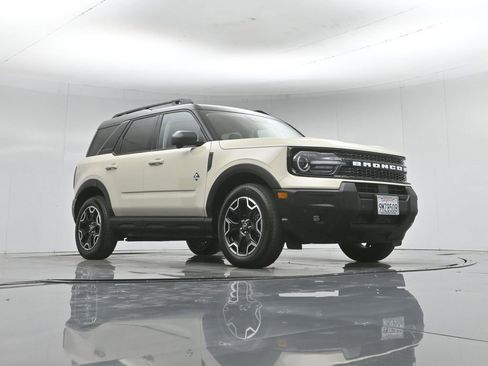 Used 2025 Ford Bronco Sport Outer Banks w/ Outer Banks Tech Package+ AWD/4WD image 48