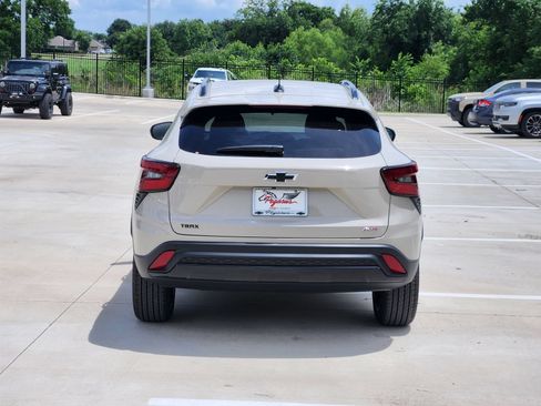 New 2026 Chevrolet Trax RS w/ Driver Confidence Package FWD image 8