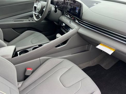 Used 2025 Hyundai Elantra SEL FWD image 20
