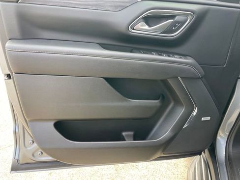 Used 2022 GMC Yukon XL SLT w/ SLT Premium Package image 9