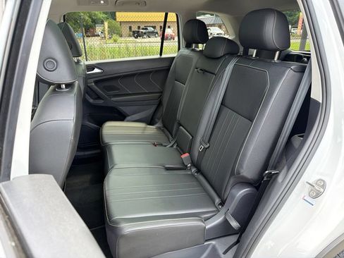 Used 2023 Volkswagen Tiguan SE w/ Panoramic Sunroof Package FWD image 24
