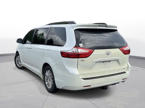 Used 2015 Toyota Sienna XLE FWD image 8