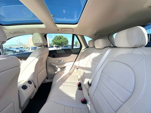Used 2021 Mercedes-Benz GLC 300 4MATIC image 17