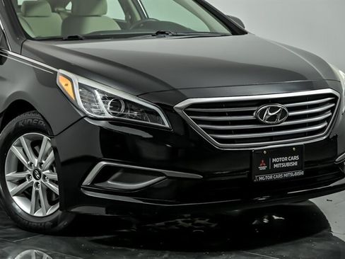 Used 2017 Hyundai Sonata SE w/ Cargo Package FWD image 2
