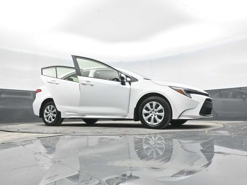 Used 2024 Toyota Corolla LE image 47