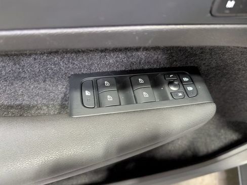 Used 2023 Volvo XC40 B5 Plus w/ Protection Package Premier AWD/4WD image 14