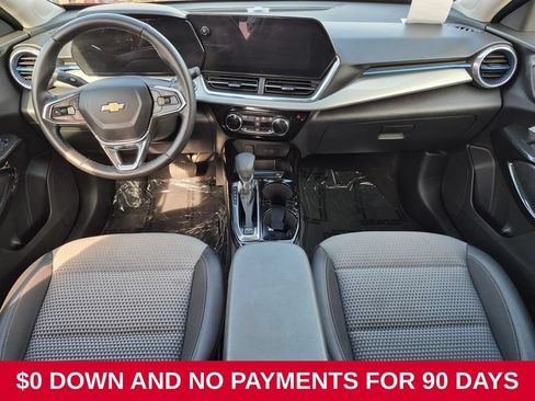 Used 2025 Chevrolet Trax LT w/ LT Convenience Package FWD image 24