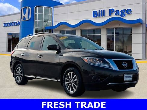 Used 2015 Nissan Pathfinder S image 1
